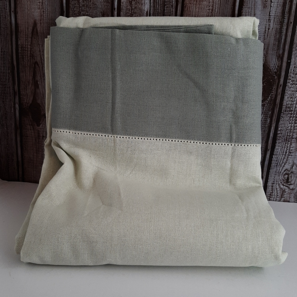 Wamsutta Linen Blend 70" x 104" Tablecloth Bordered Oval Oblong Sage